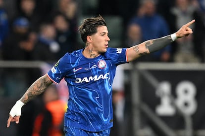 Enzo Fernández, del Chelsea, celebra el 1-1 ante el Real Betis.