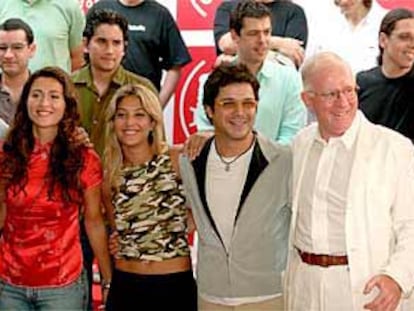 En primer plano, Ella Baila Sola, Alejandro Sanz y Eduardo Bautista, presidente de la SGAE.
