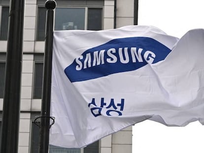Bandera de Samsung en su edificio de Seocho, en Seúl. 
