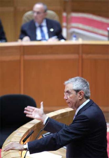 Emilio Pérez Touriño, durante su discurso en el debate de investidura en el Parlamento gallego.