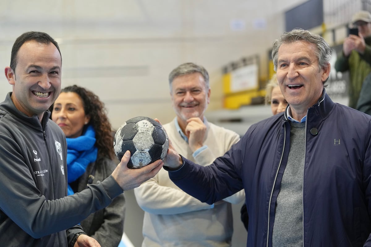 Feijóo augura que Vox “bloqueará” también Castilla y León “por las elecciones andaluzas”