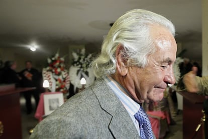 El torero Sebastián Palomo Linares durante su visita a la capilla ardiente de Antonio Chene. "Fue un símbolo, un torero de toreros", ha dicho Linares a propósito de 'Antoñete'.