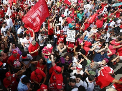 Partidarios de Lula da Silva se manifiestan este mi&eacute;rcoles en Porto Alegre.