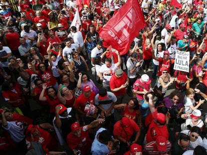 Partidarios de Lula da Silva se manifiestan este mi&eacute;rcoles en Porto Alegre.