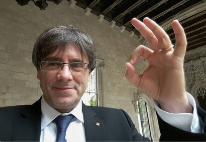 Puigdemont fa el gest de celebraci&oacute; del Dia Europeu sense morts de tr&agrave;nsit. 