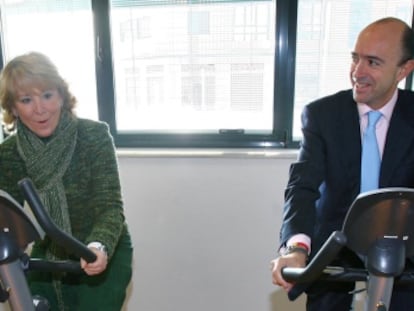 Esperanza Aguirre i Manuel Lamela, en la inauguració d'un centre de salut a Vallecas el 2007.