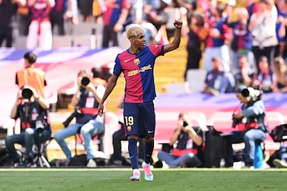  Lamine Yamal celebra el segundo gol del Barcelona.