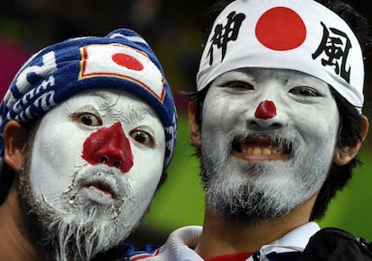 Japoneses em Recife, no duelo contra a Costa do Marfim.