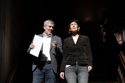 El presidente del Gobierno de Canarias, Fernando Clavijo, se reunió este martes con la ministra de Inclusión, Seguridad Social y Migraciones, Elma Saiz, en la sede de presidencia del Gobierno de Canarias, en Santa Cruz de Tenerife.