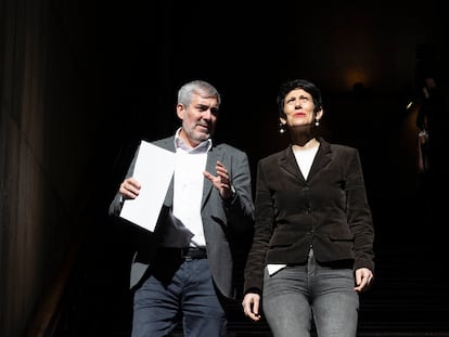 El presidente del Gobierno de Canarias, Fernando Clavijo, se reunió este martes con la ministra de Inclusión, Seguridad Social y Migraciones, Elma Saiz, en la sede de presidencia del Gobierno de Canarias, en Santa Cruz de Tenerife.