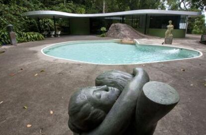 Exterior de la Casa das Canoas de Oscar Niemeyer, en las afueras de Río de Janeiro (Brasil).