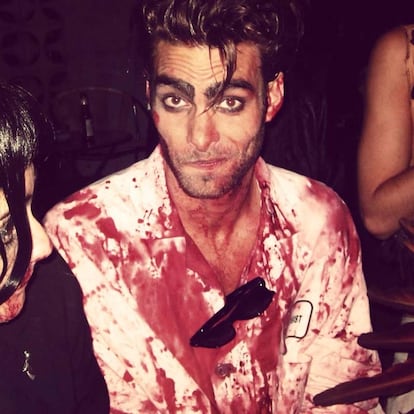 Esta es la foto que subió nuestro top más internacional en su cuenta de twitter. Un sangriento Jon Kortajarena que eligió dar vida a un loco ginecólogo.