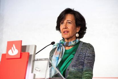 La presidenta del Banco Santander, Ana Botín-Sanz de Sautuola y O'Shea, participa en la rueda de prensa de presentación de los resultados de la entidad durante 2020 en la sede de la compañía en Madrid