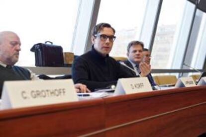 Fotografía facilitada por el Consejo de Europa de uno de los miembros más destacados del Proyecto TOR (The Onion Routing), Jacob Appelbaum (c), durante su participación en un debate sobre legislación y tecnología.