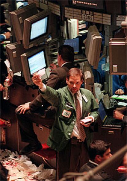 Operadores de Bolsa en Wall Street, Nueva York.