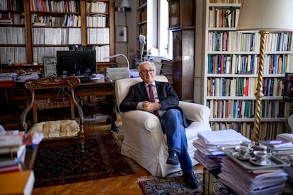 Luigi Ferrajoli, durante la entrevista de este lunes, en su casa en Roma.
