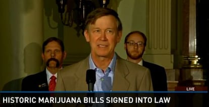 El gobernador de Colorado, John Kickenlooper, anuncia la firma de la legislaci&oacute;n que legaliza el mercado de marihuana.