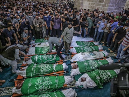 Funeral de 15 palestinos que murieron en un ataque aéreo de las Fuerzas israelíes, este jueves en Gaza.