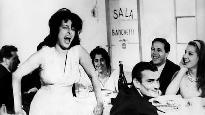 L'actriu Anna Magnani al rodatge de la pel·lícula 'Mamma Roma', dirigida per Pier Paolo Pasolini.