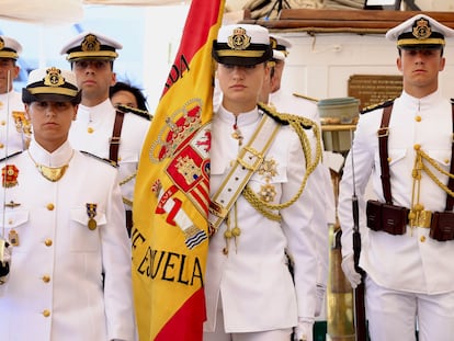 La princesa Leonor, abanderada en el acto de jura en el buque ‘Juan Sebastián Elcano’ en Montevideo, en imágenes