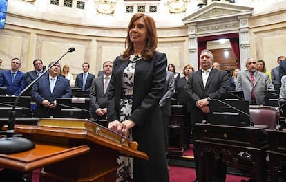 Fernández de Kirchner jura como senadora en el Congreso argentino.