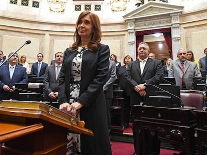 Fernández de Kirchner jura como senadora en el Congreso argentino.