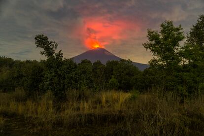 The Popocatépetl volcano seen from San Nicolás de los Ranchos, Puebla