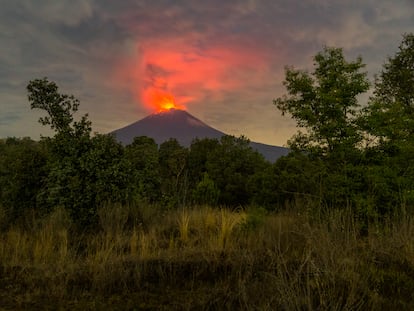 El volcán Popocatépetl visto desde San Nicolás de los Ranchos (Puebla) en 2023.