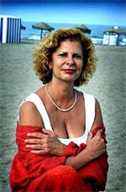 Carmen Alborch, en la playa de Las Arenas, en Valencia.