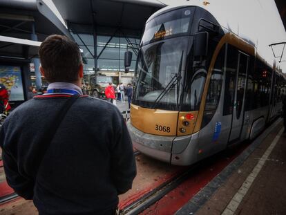 El conductor del metro de Bruselas que circulaba detr&aacute;s del veh&iacute;culo que sufri&oacute; el atentado en la estaci&oacute;n de Maelbeek.