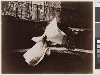 Imagen de Harry C. Ellis. Loïe Fuller bailando.