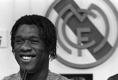 El ex jugador del Real Madrid de fútbol, Clarence Seedorf, durante su presentación 26/6/1996