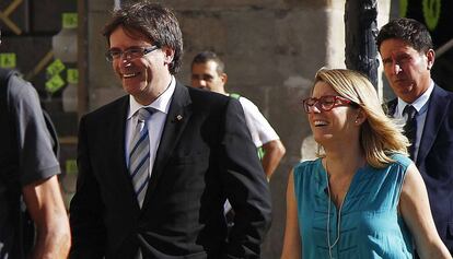 Elsa Artadi, amb Carles Puigdemont, el 2016.