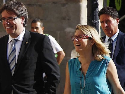 Elsa Artadi, amb Carles Puigdemont, el 2016.