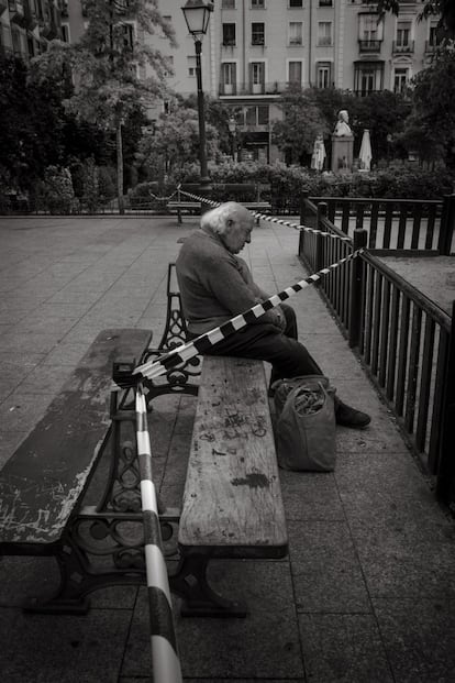 Alemán ha reunido unas 70 imágenes de su trabajo, que ha llamado 'Stop Madrid', realizado íntegramente en blanco y negro. "He querido transmitir la sensación de ausencia, de soledad", dice la autora.