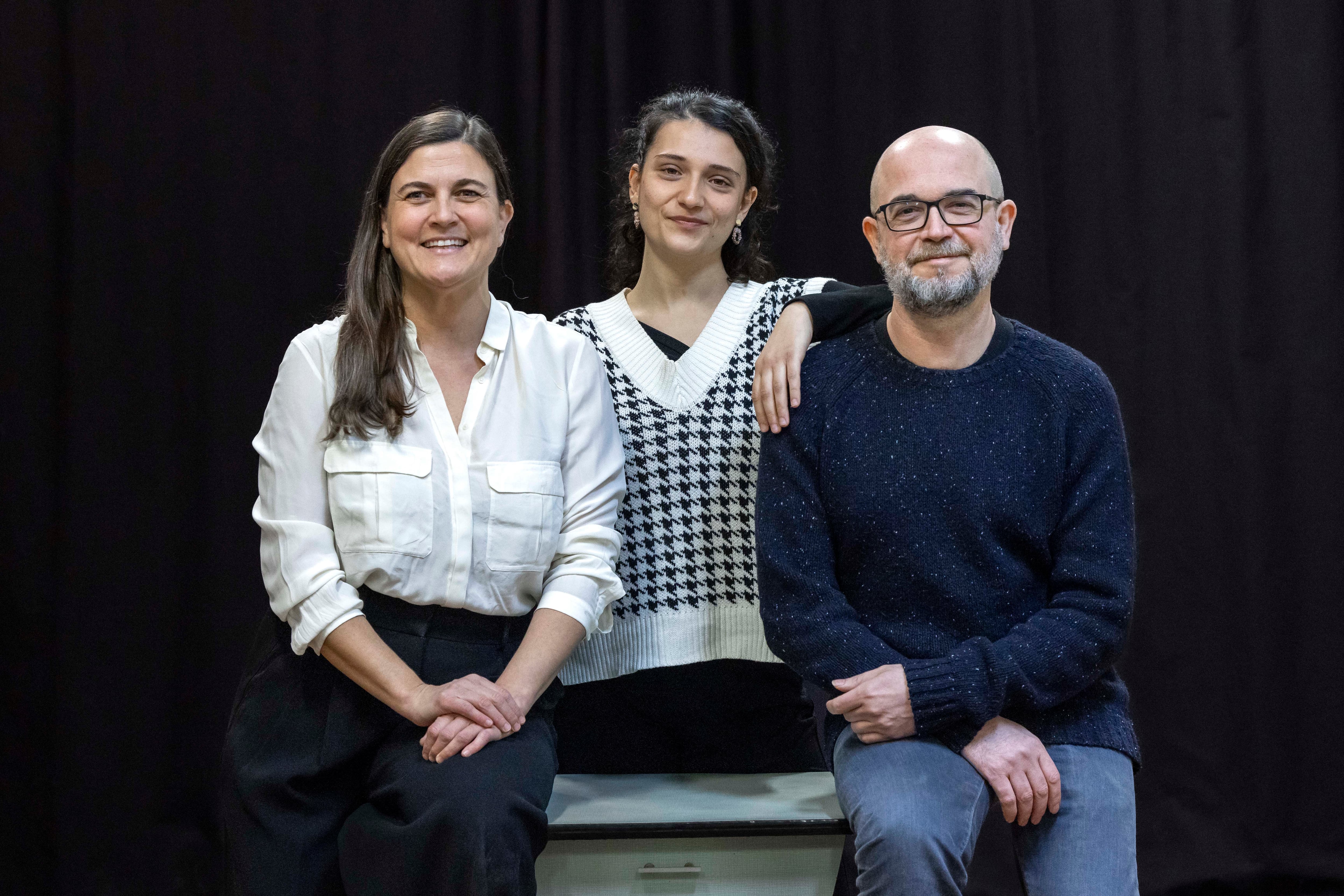 Cristina Correa, Lía Herbor y Xavier Puchades, antes de un ensayo de 'El acontecimiento', el pasado 28 de noviembre.