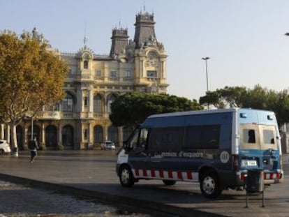 Mossos d'Esquadra realizando tareas de seguridad ciudadana.