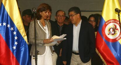La canciller colombiana y su homólogo venezolano.