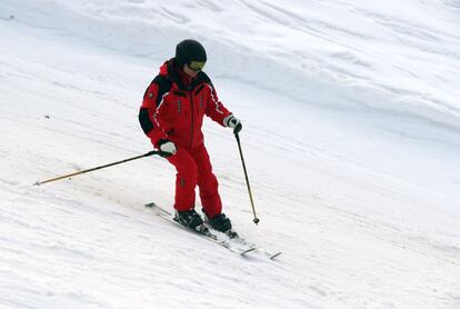 Putin se desliza por una de las pistas de la estación Gazprom Mountain Resort.