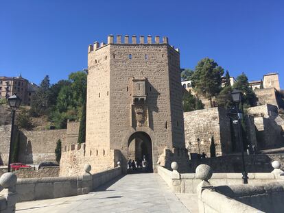 Torreón medieval del puente de Alcántara, en Toledo.