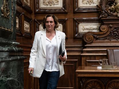 Ada Colau, en una imagen de su último pleno como alcaldesa en el ayuntamiento de Barcelona. / ALBERT GARCIA