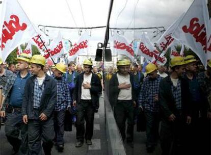 Trabajadores del astillero de Gdynia se manifestaban esta semana en defensa de sus puestos de trabajo.