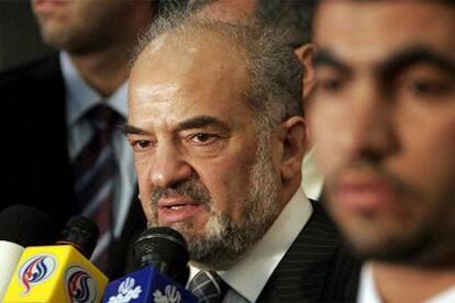 El primer ministro, Ibrahim al Yafari, durante la conferencia de prensa celebrada ayer en Bagdad tras la aprobación de su Gobierno.