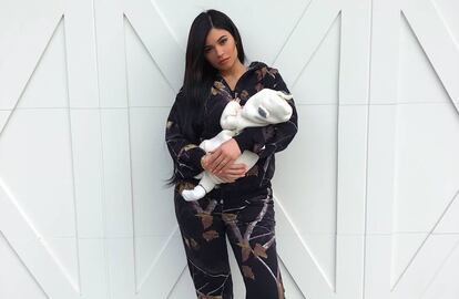 Kylie Jenner con su hija Stormi en la foto que ha compartido en Instagram.