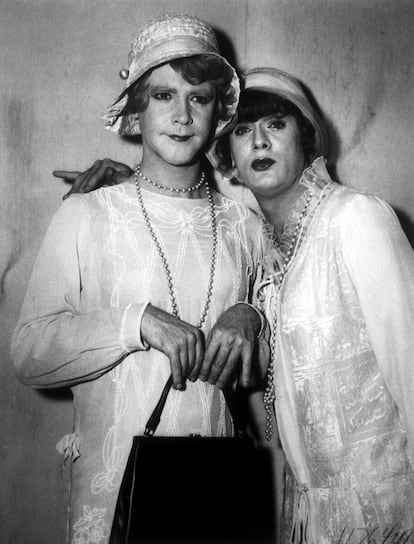 Tony Curtis y Jack Lemmon, en el rodaje de la película Con faldas y a lo loco, 1959.