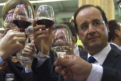 Fran&ccedil;ois Hollande brinda con vino franc&eacute;s.