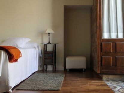 Una habitaci&oacute;n del hotel La Capellan&iacute;a, en la localidad riojana de San Asensio.