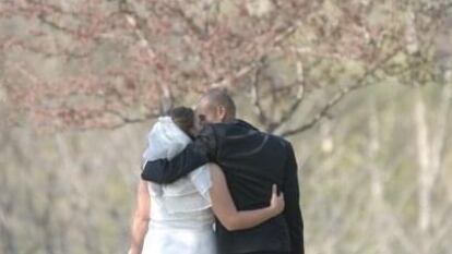 La ciudadana estadounidense Kali Pliego y su marido, inmigrante mexicano, el día de su boda, en una imagen cedida por la familia.