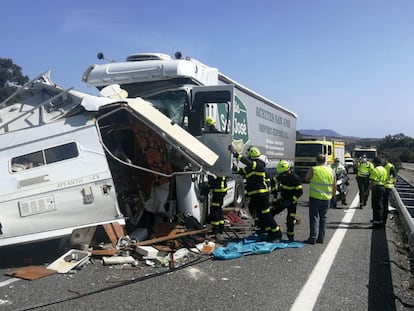 Estado en el que quedó la autocaravana tras chocar con un camión en la autovía A-381 (Cádiz), el 25 de septiembre.