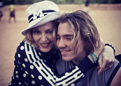 Madonna, un enésimo caso de madre cuestionada por todos por su relación con su hijo, el adolescente Rocco.